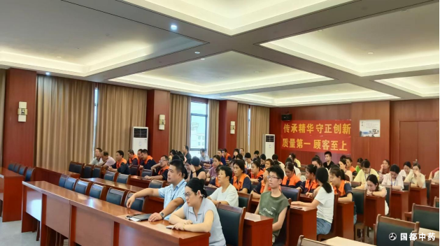 在“首个全国科普月”积极开展科普教育宣传活动