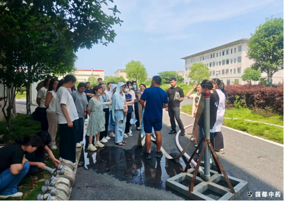 在“首个全国科普月”积极开展科普教育宣传活动