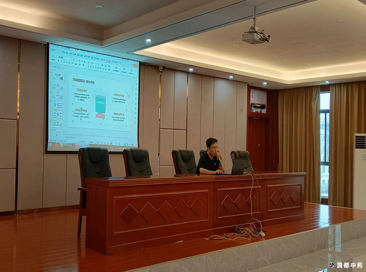 在“首个全国科普月”积极开展科普教育宣传活动