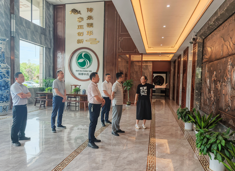深耕产业搭平台 多措助力学子实习就业