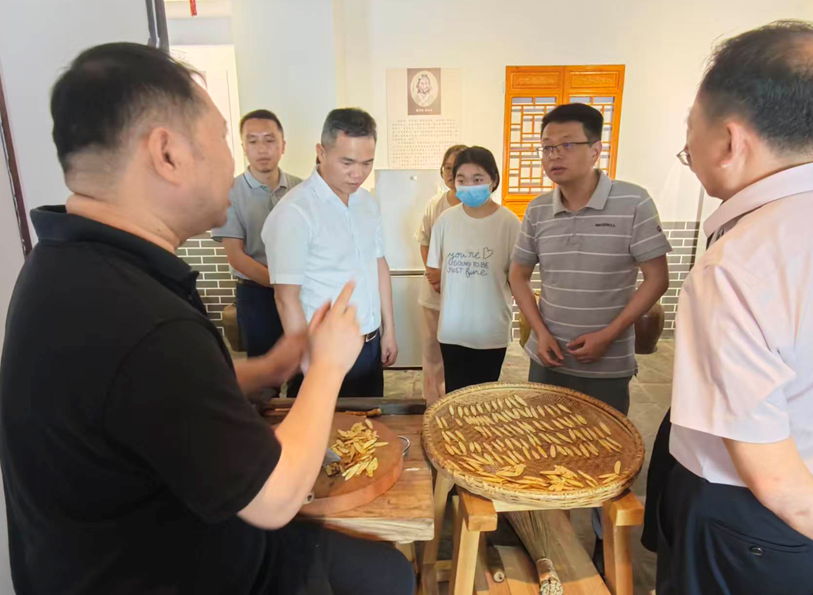 深耕产业搭平台 多措助力学子实习就业